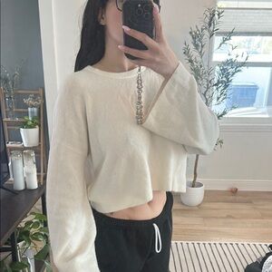 Chic Cream Cropped Cashmere Sweater